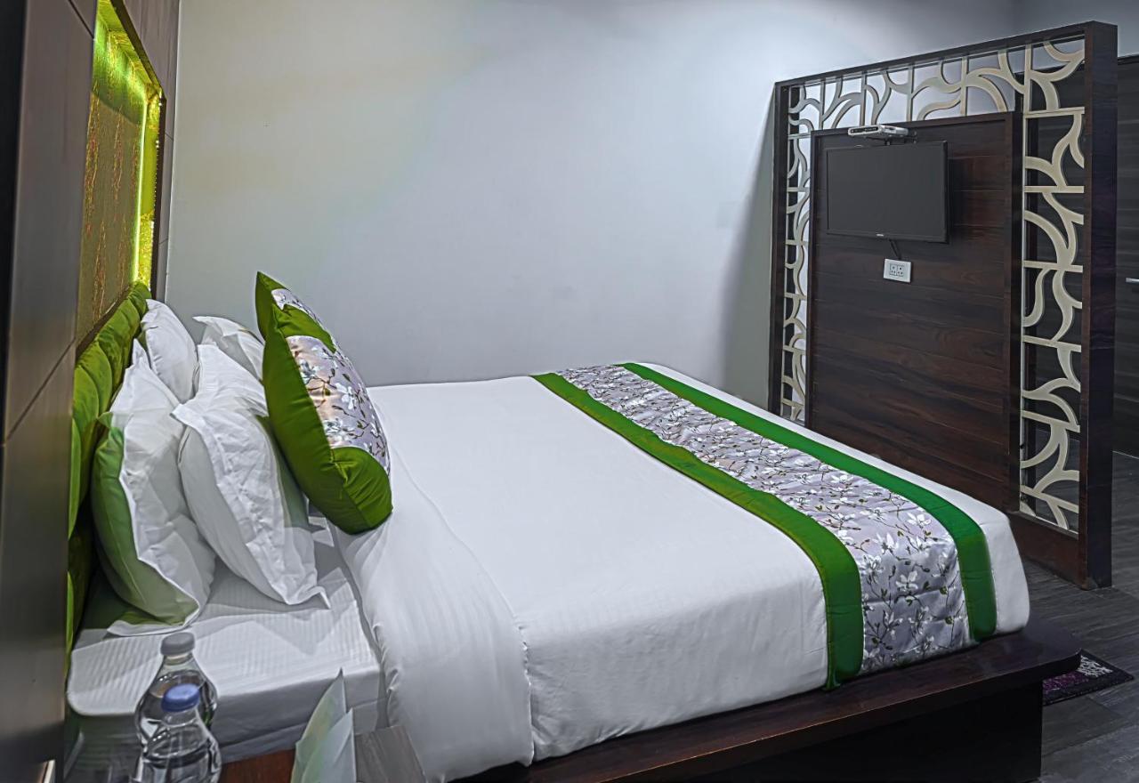 Hotel Royals Grand Galaxy Amritsar Exterior photo