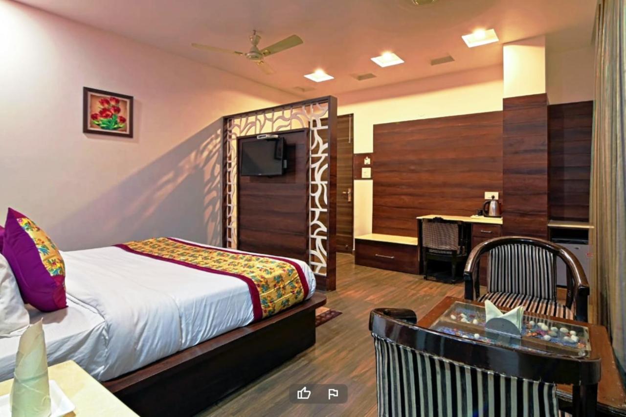Hotel Royals Grand Galaxy Amritsar Exterior photo