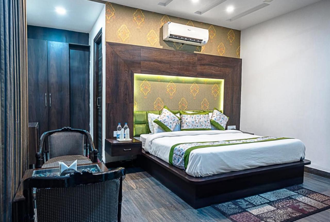 Hotel Royals Grand Galaxy Amritsar Exterior photo